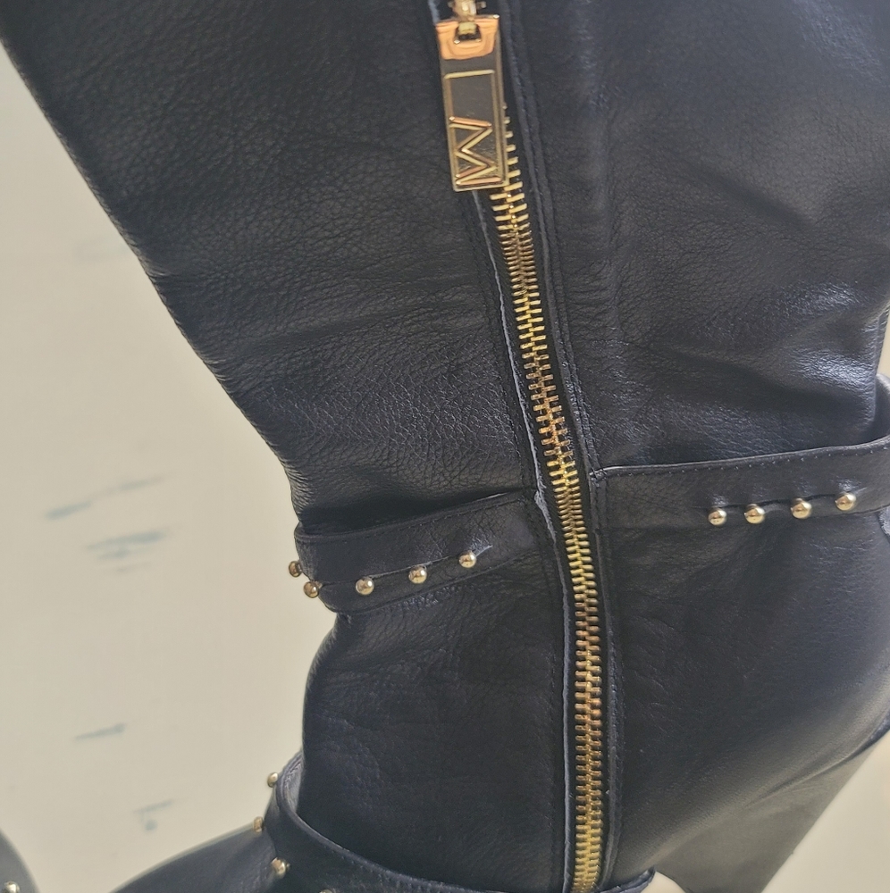 Boots - Picture 2 of 6